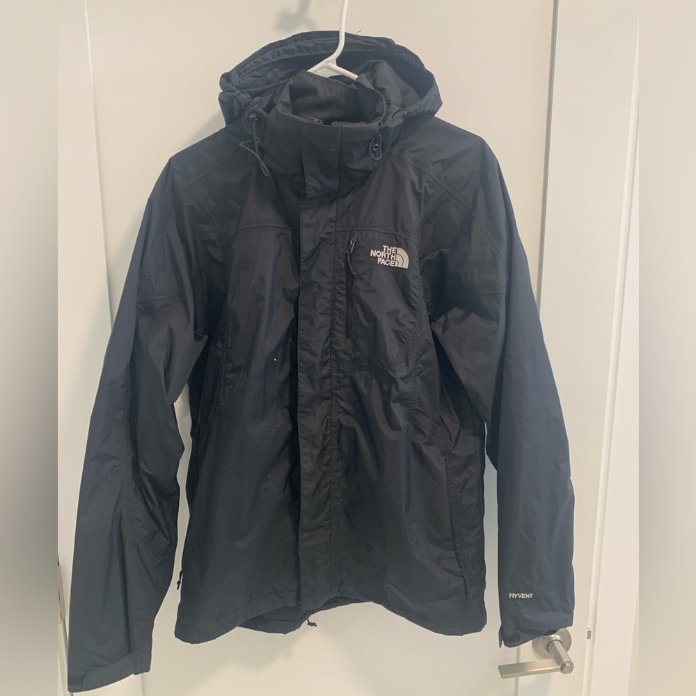 North face wind and rain coat. Lightweight.